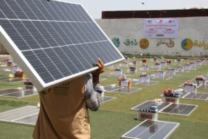 الوكالة اليمنية الدولية للتنمية توفر طاقة شمسية مستدامة لـ 100 منزل في اليمن