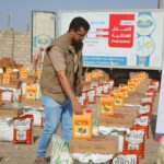 الوكالة اليمنية الدولية للتنمية توزّع 800 سلة غذائية لدعم الأسر فاقدة المعيل ومعلمي مأرب